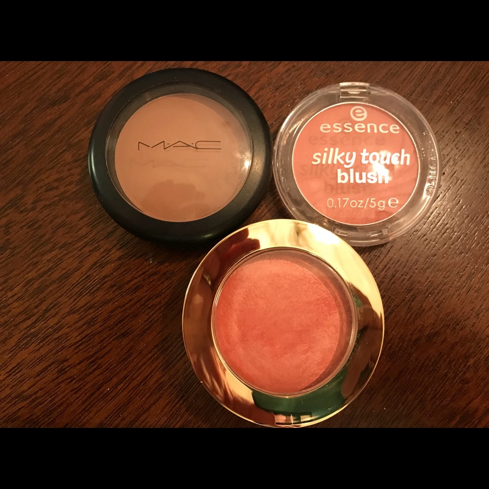 Eyeshadow Lot. Milani, MAC, and Essence
